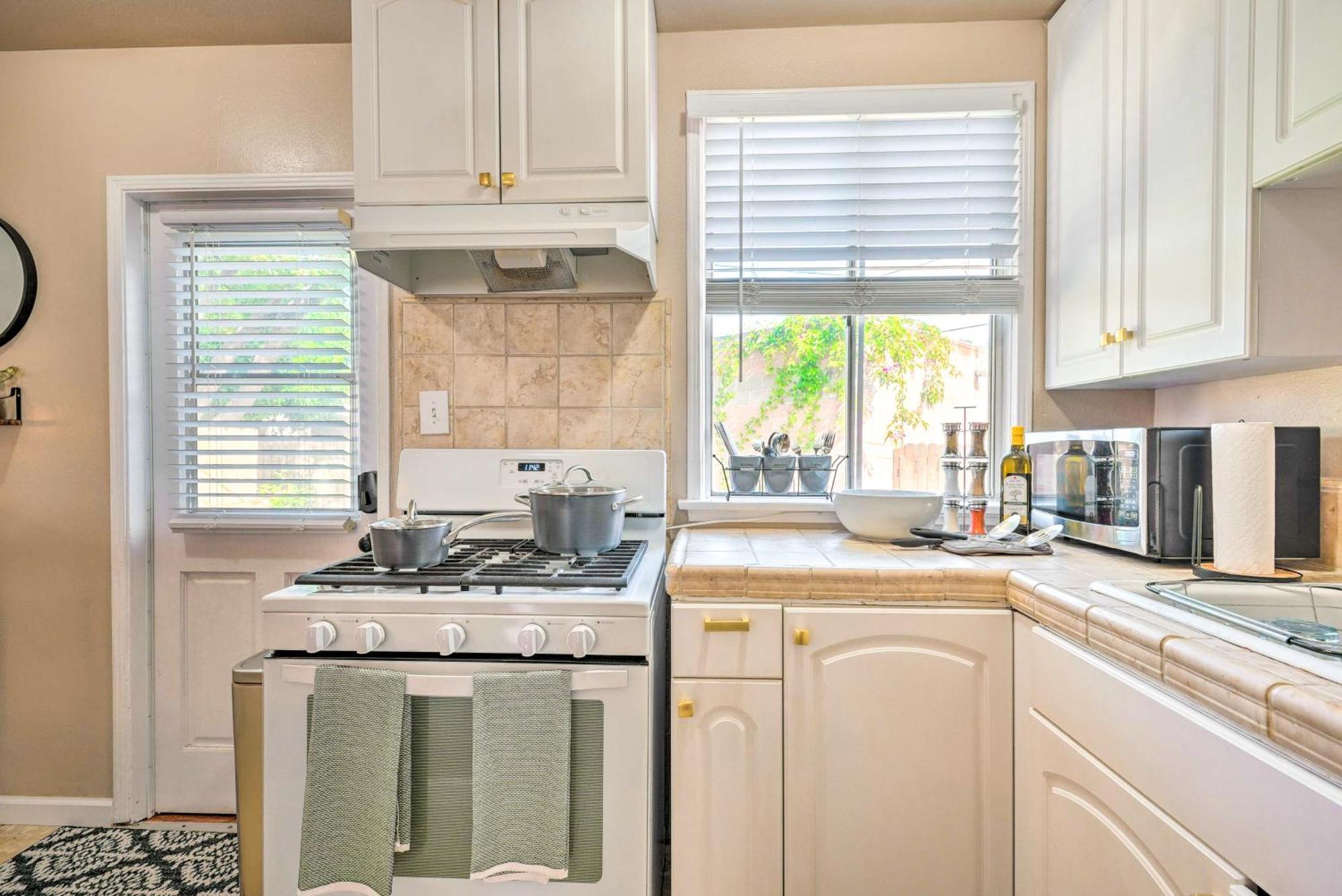 Stylish And Modern Burbank Gem With Private Yard!别墅 外观 照片