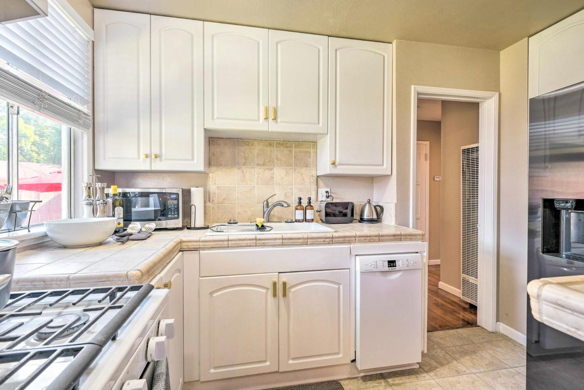 Stylish And Modern Burbank Gem With Private Yard!别墅 外观 照片